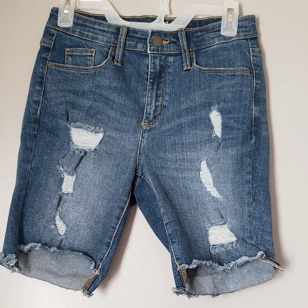 Universal Thread shorts - Picture 1 of 6